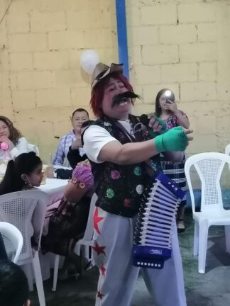 Payaso Profesional para Eventos de Adultos | Show de Humor, Juegos y Dinámicas Interactivas – Be Party Guatemala
