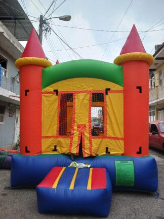 Inflable Mediano con Diseño de Castillo y Arco | Juegos Activos y Seguros - Be Party Guatemala