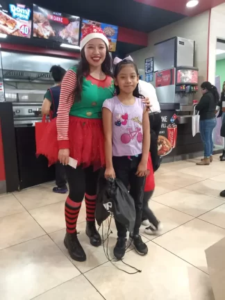 Duendes Navideños para Eventos | Animación, Bailes y Entrega de Regalos – Be Party Guatemala